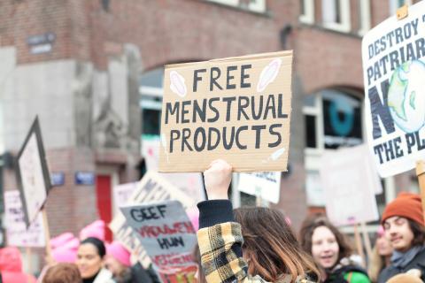 protestbord gratis menstruatieproducten