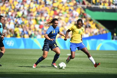 Vrouwen tijdens een voetbalmatch